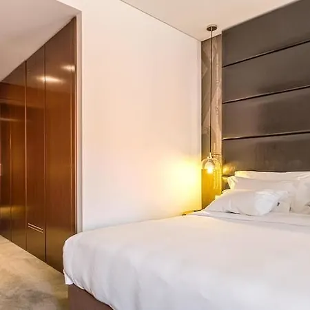 Hotel Carmo 4*