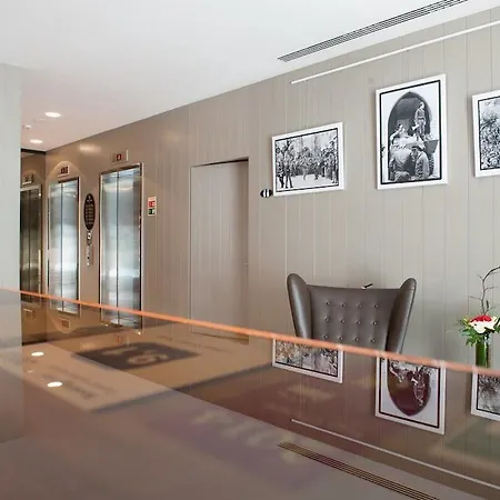 Hotel Carmo 4*